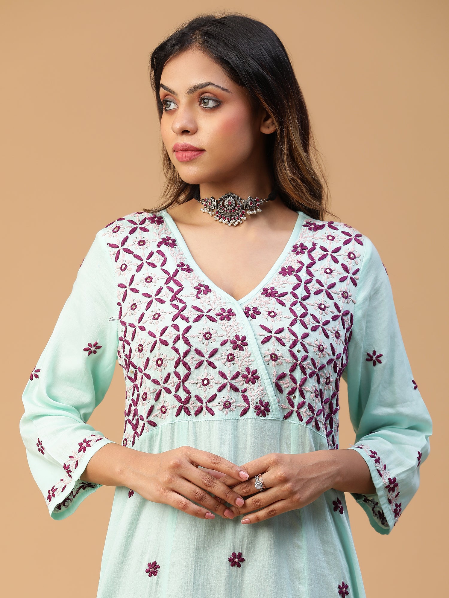 HAND EMBROIDERED LUCKNOWI CHIKANKARI COTTON ANGARAKHA NECK KURTA CH0135